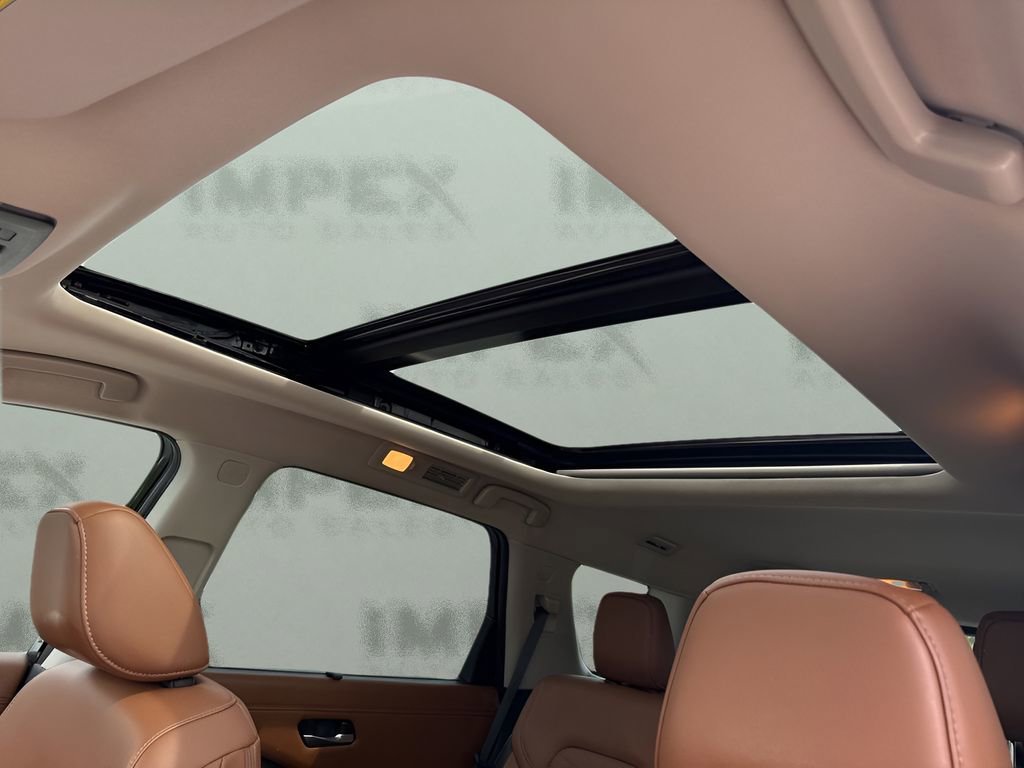 Used 2023 Nissan Pathfinder Platinum w/ Black Appearance Package AWD/4WD image 12