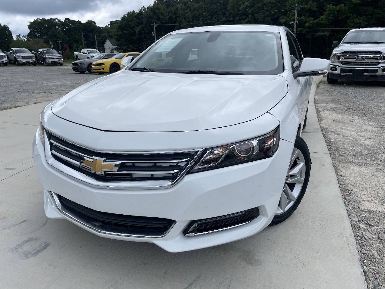 Used 2016 Chevrolet Impala LT w/ Convenience Package FWD image 3