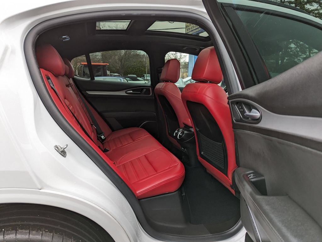 Used 2022 Alfa Romeo Stelvio Veloce AWD/4WD image 37