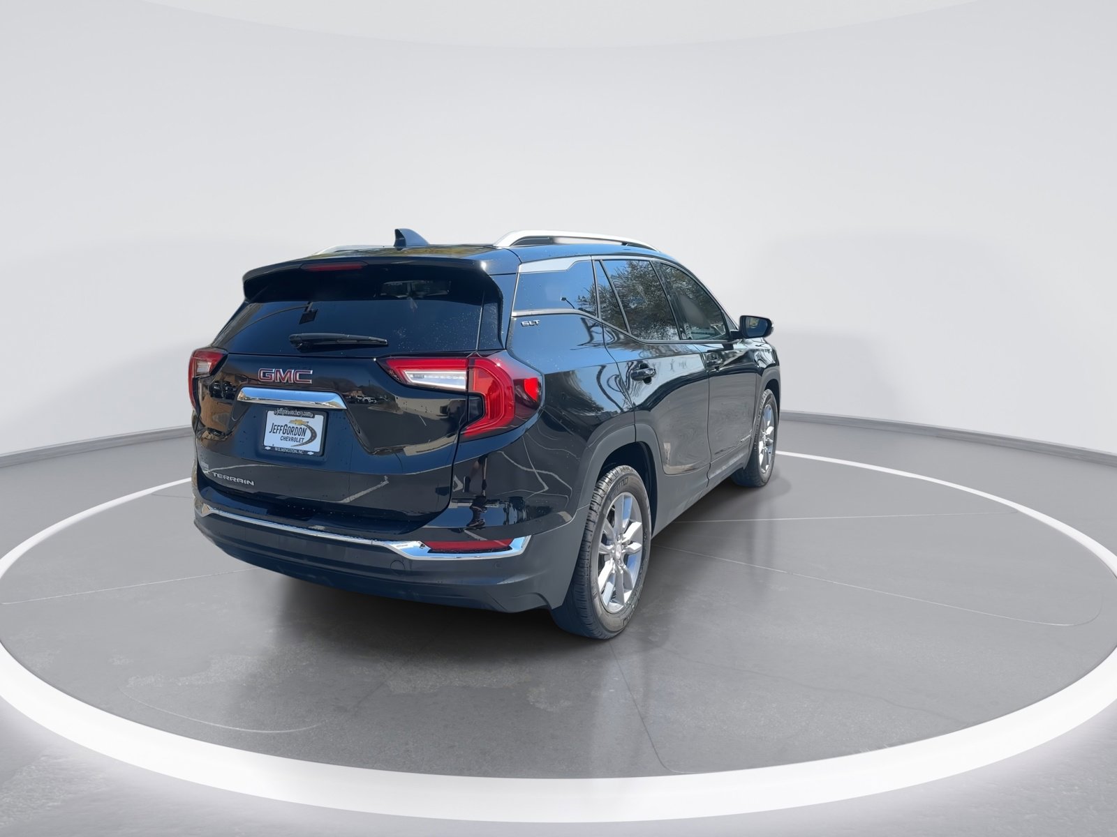 Used 2022 GMC Terrain SLT w/ Infotainment Package II FWD image 9