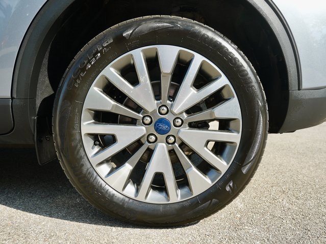 Used 2022 Ford Escape Titanium image 32