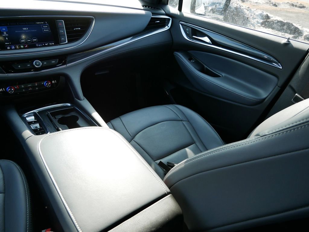 Used 2023 Buick Enclave Essence AWD/4WD image 20
