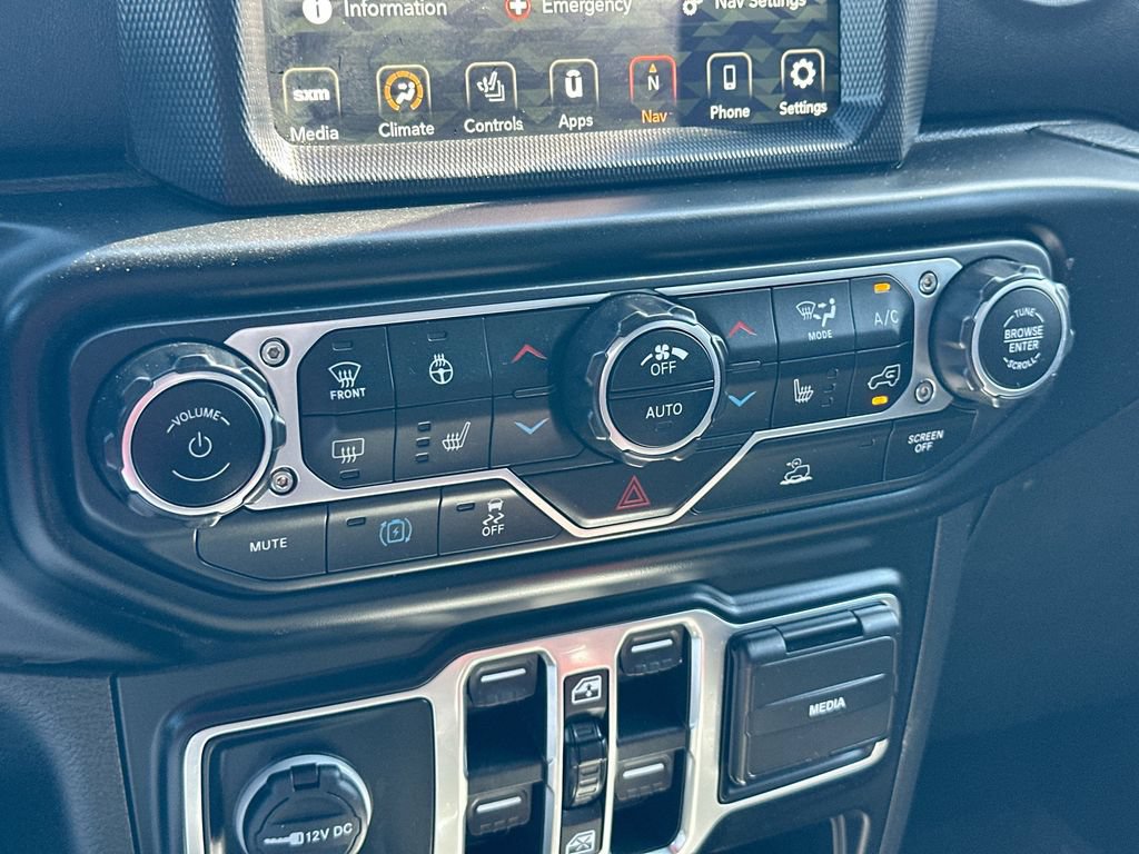 Used 2022 Jeep Wrangler Unlimited Sahara w/ Cold Weather Group AWD/4WD image 16