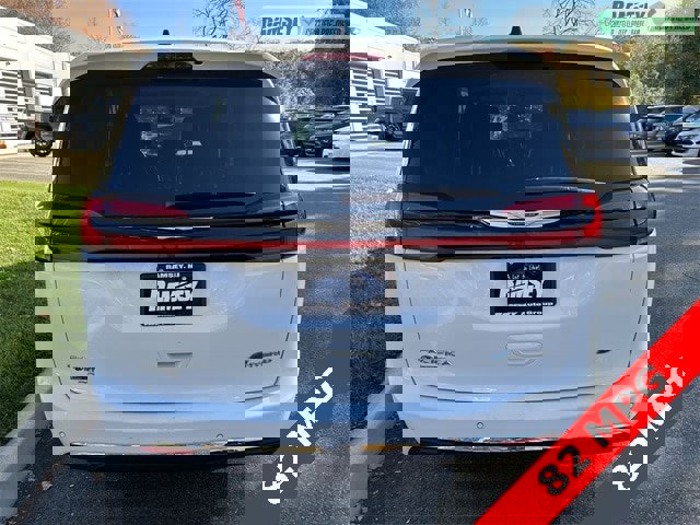 Certified 2024 Chrysler Pacifica Select image 26