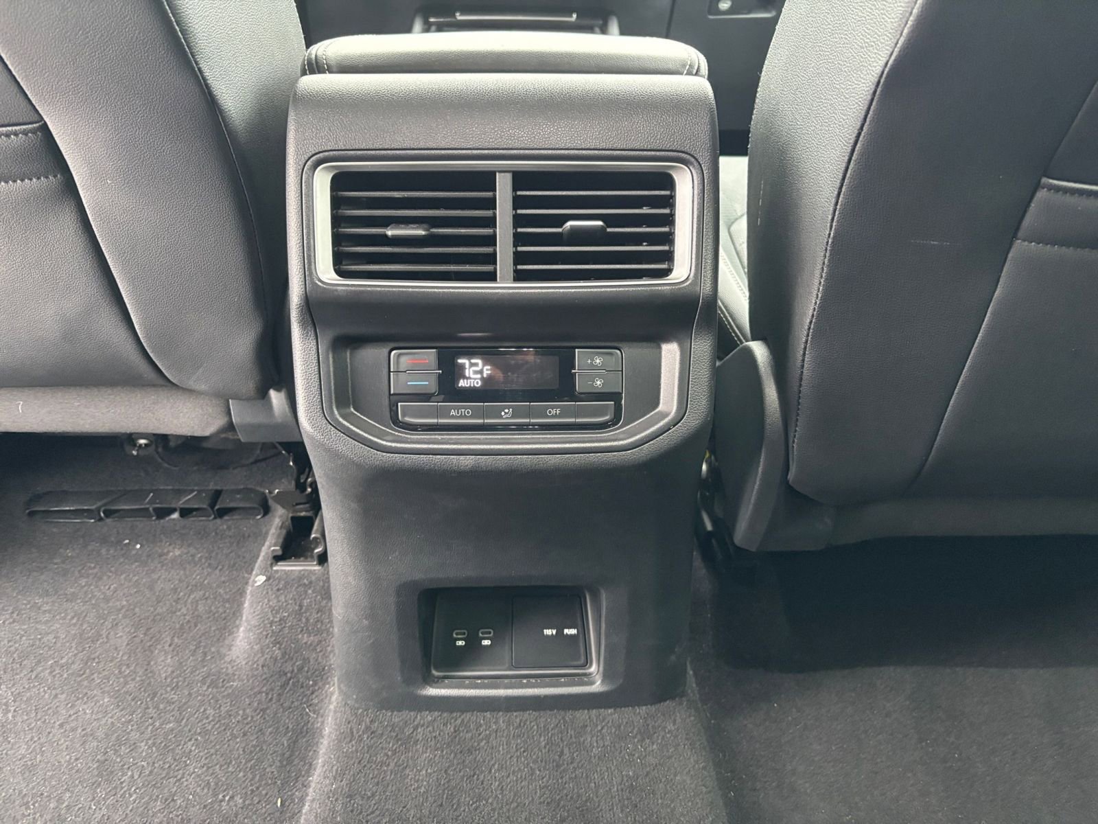 Used 2025 Volkswagen Atlas SE image 24