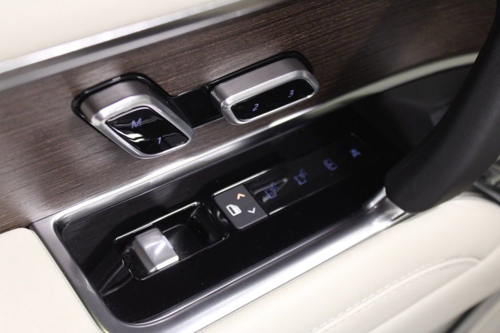Used 2023 Land Rover Range Rover Autobiography image 36