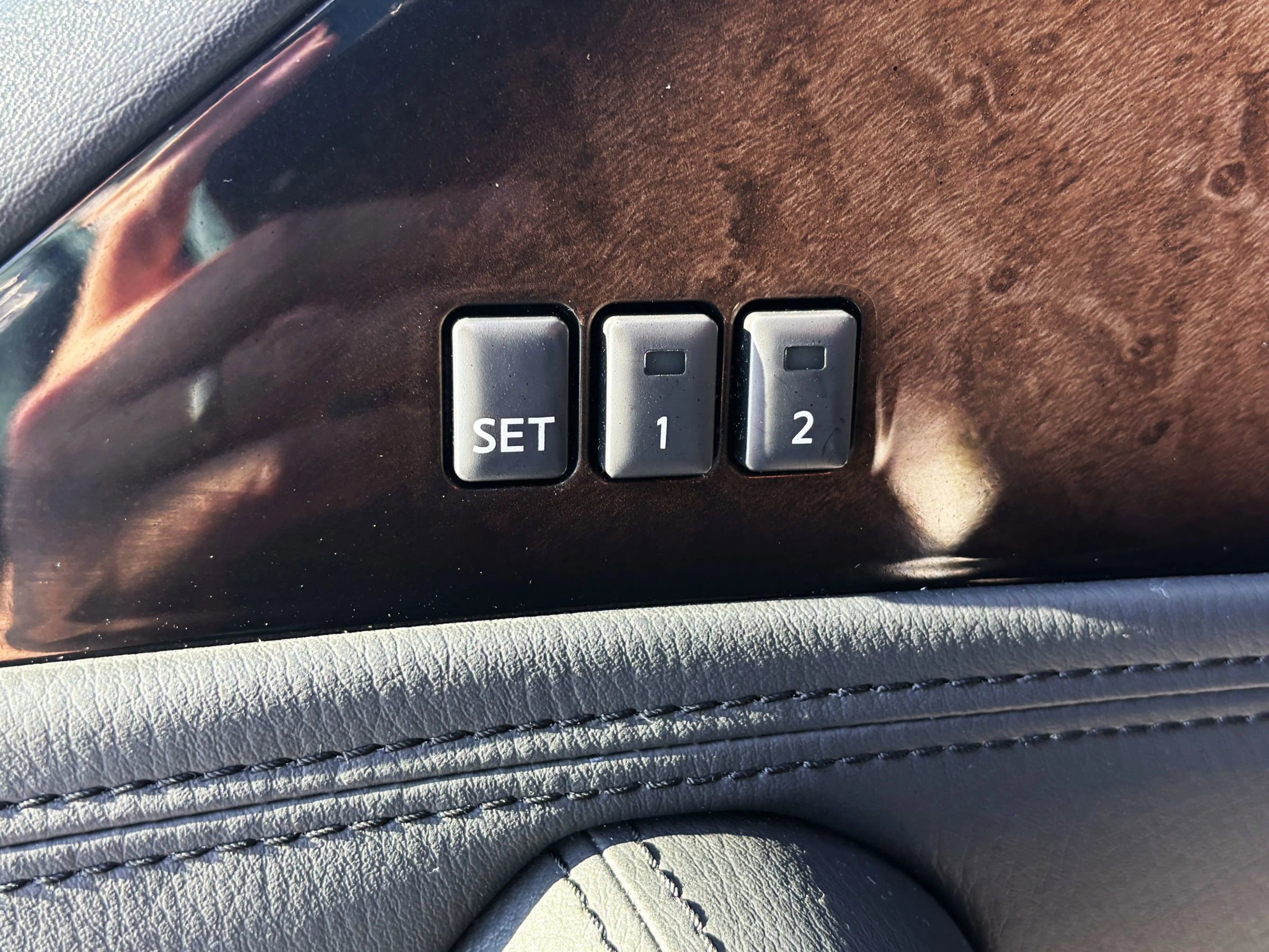 Used 2012 INFINITI QX56 4WD w/ Deluxe Touring Pkg image 19