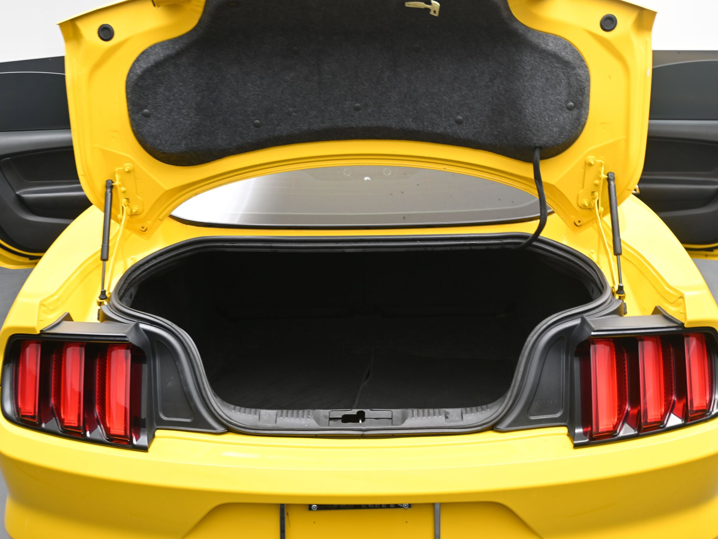 Used 2016 Ford Mustang EcoBoost image 6