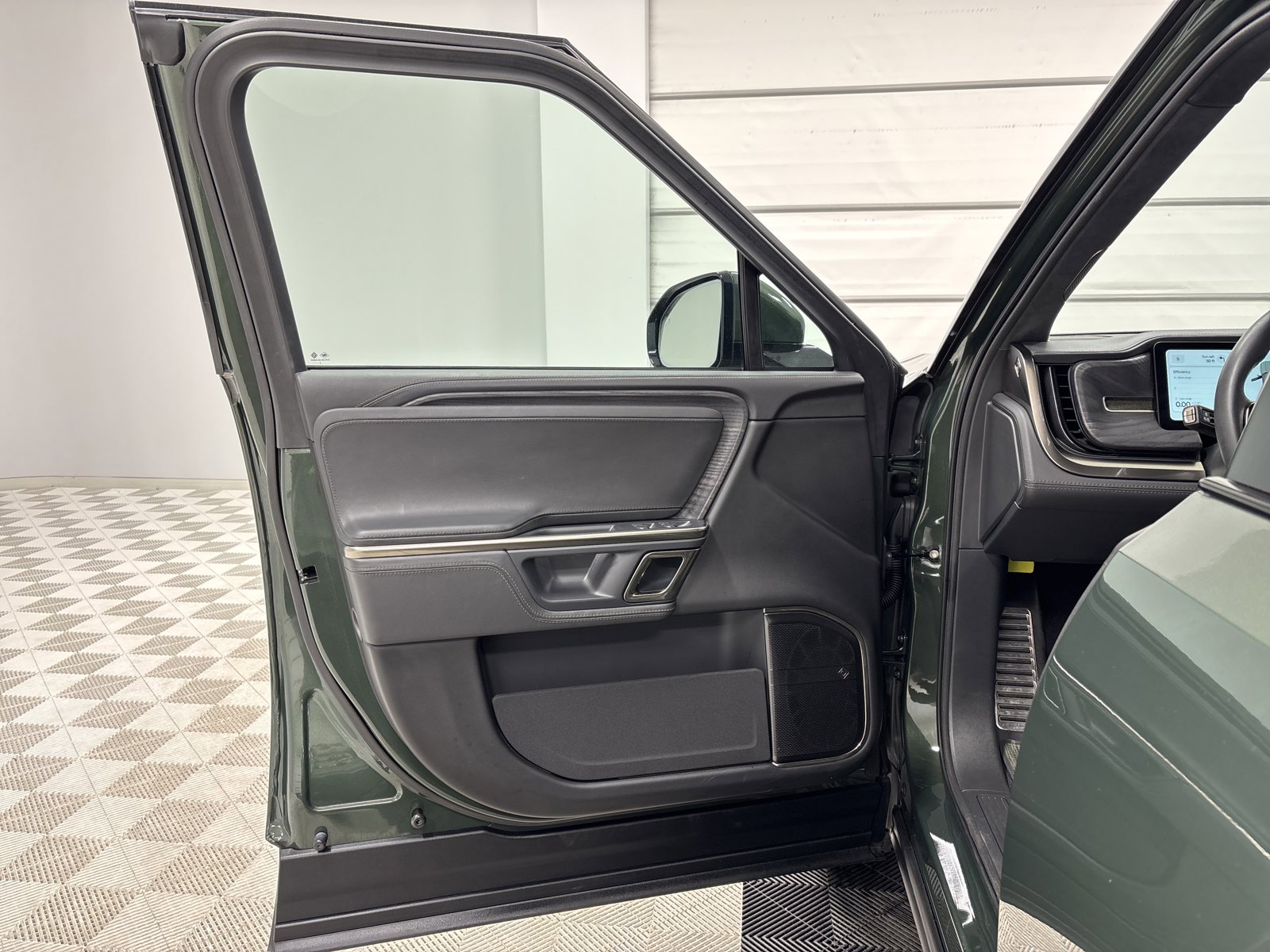 Used 2023 Rivian R1S Adventure image 16