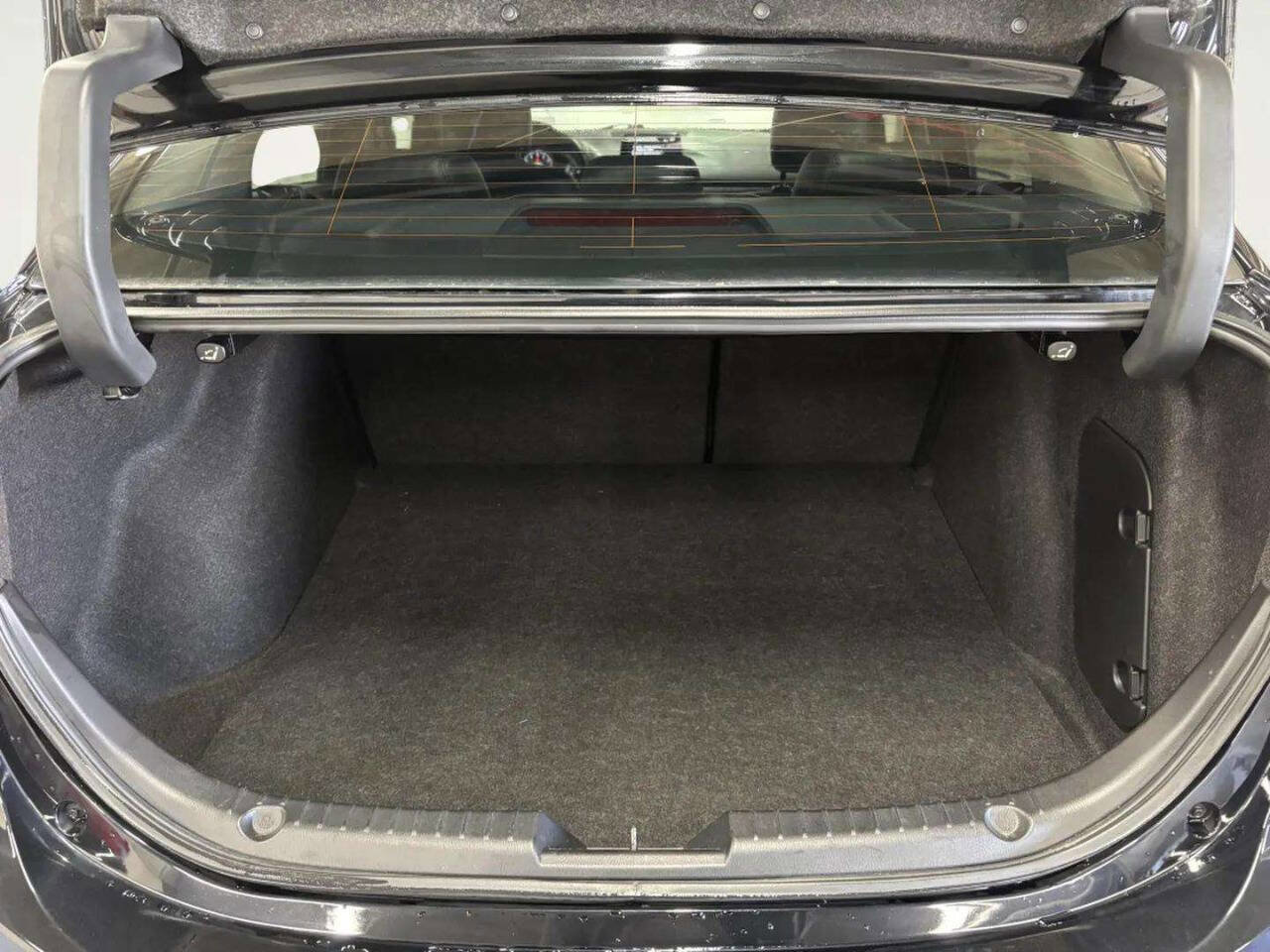 Used 2018 MAZDA MAZDA3 Grand Touring w/ Premium Equipment Package FWD image 6