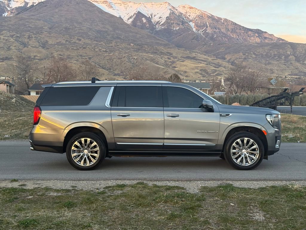 Used 2021 GMC Yukon XL Denali w/ Denali Premium Package image 8