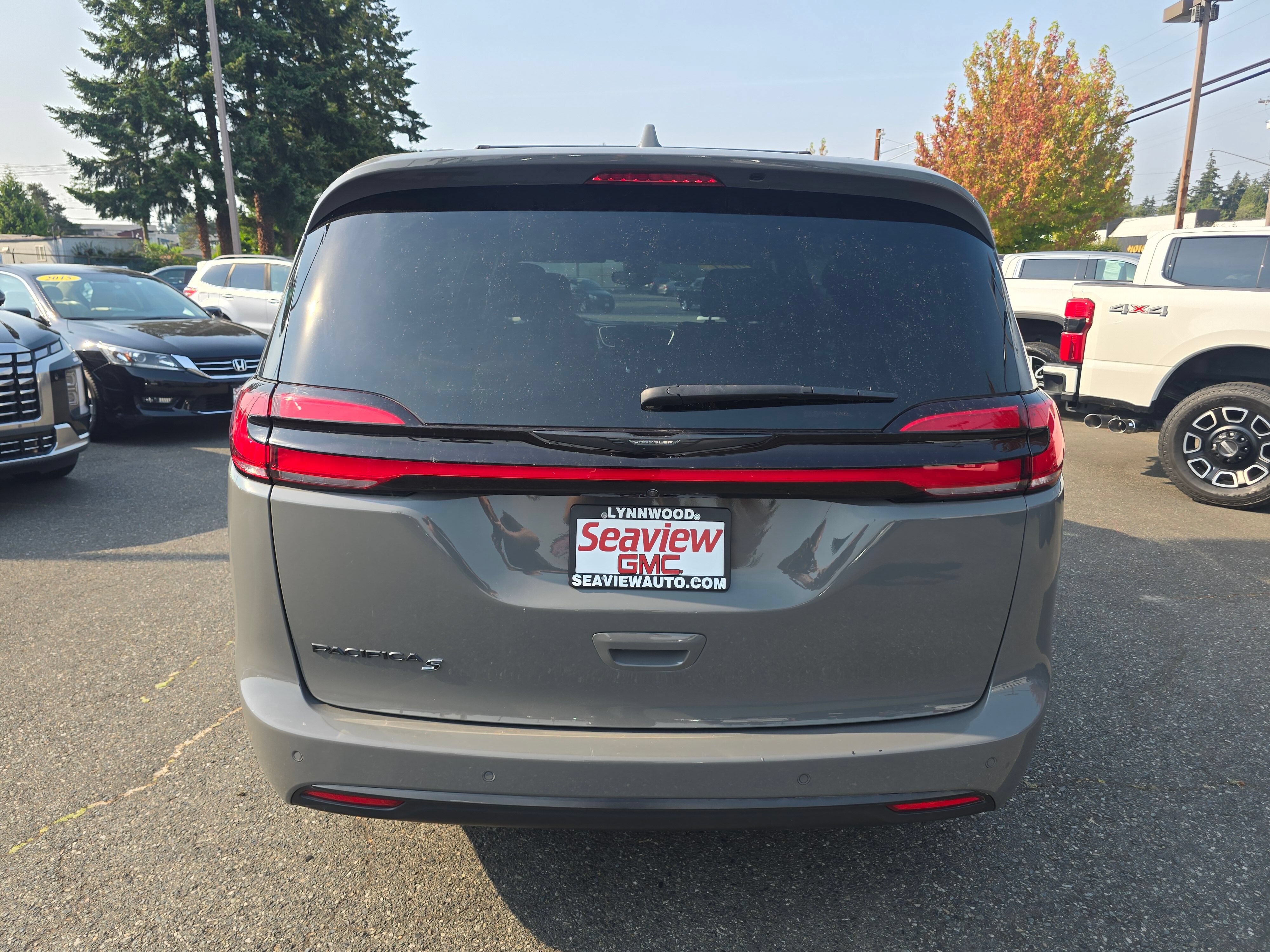 Used 2021 Chrysler Pacifica Touring w/ S Appearance Package FWD image 5