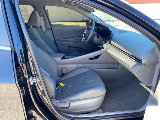 Used 2025 Hyundai Elantra SEL FWD image 15