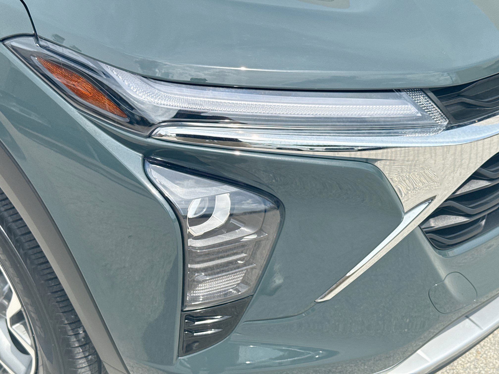 Used 2025 Chevrolet Trax LT FWD image 31