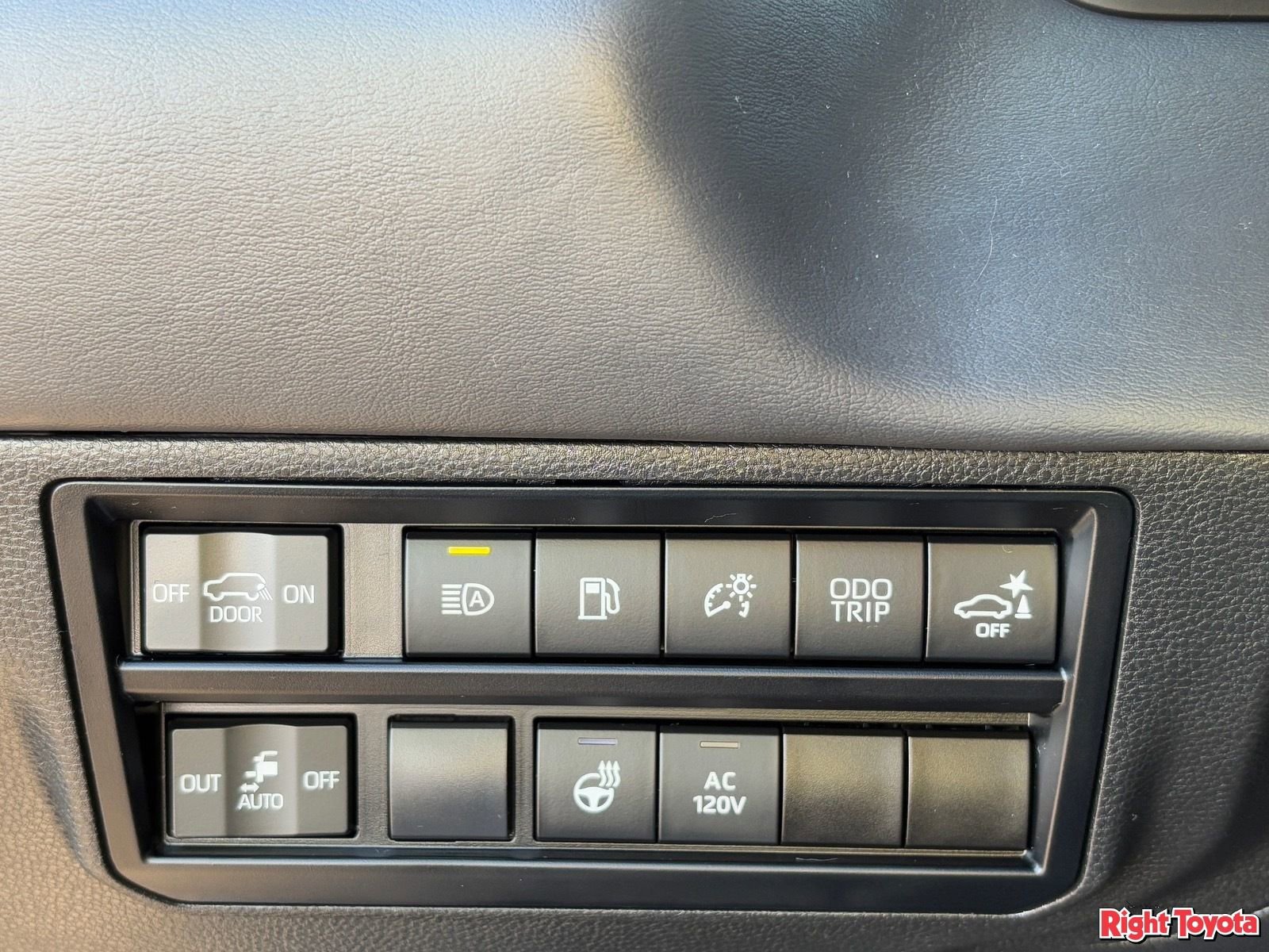 Certified 2023 Toyota Sequoia Platinum image 31