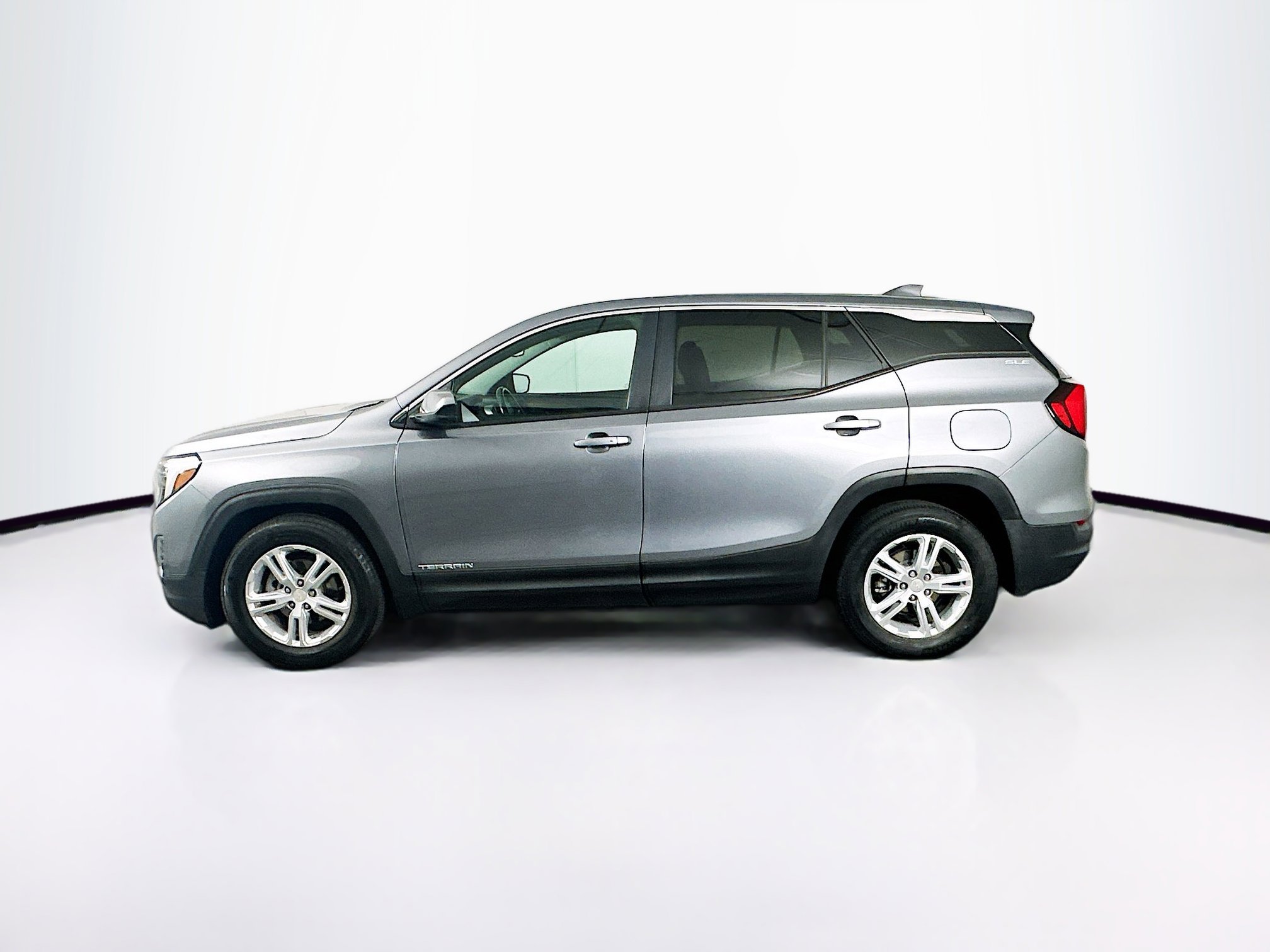 Used 2021 GMC Terrain SLE image 4