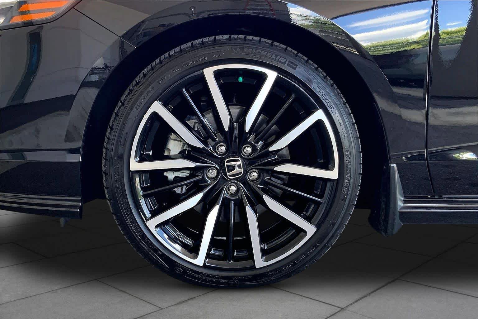 Used 2024 Honda Accord Touring image 11