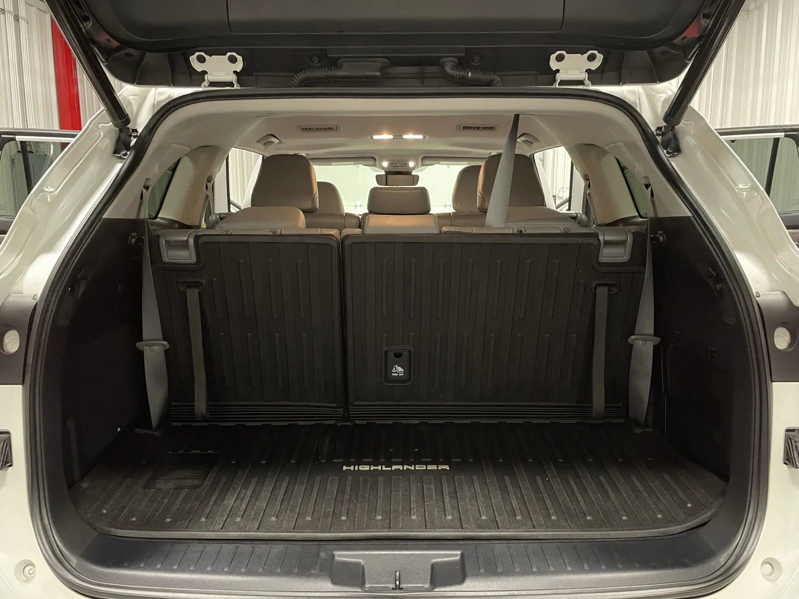 Used 2020 Toyota Highlander Limited image 43