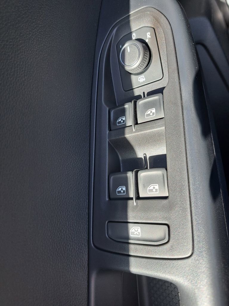 New 2026 Volkswagen Taos SE image 16