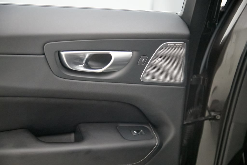 Certified 2023 Volvo XC60 T8 Ultimate w/ Climate Package AWD/4WD image 20