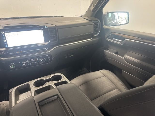 Used 2022 Chevrolet Silverado 1500 LT AWD/4WD image 20