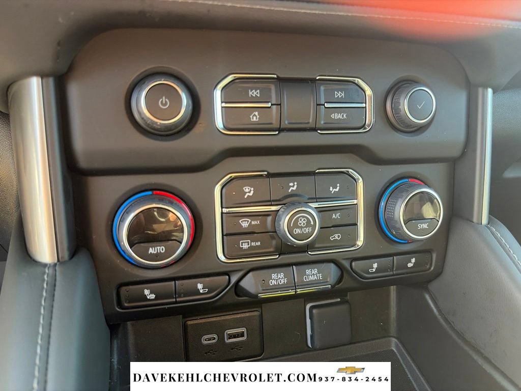 Used 2024 Chevrolet Suburban Z71 w/ Luxury Package AWD/4WD image 17