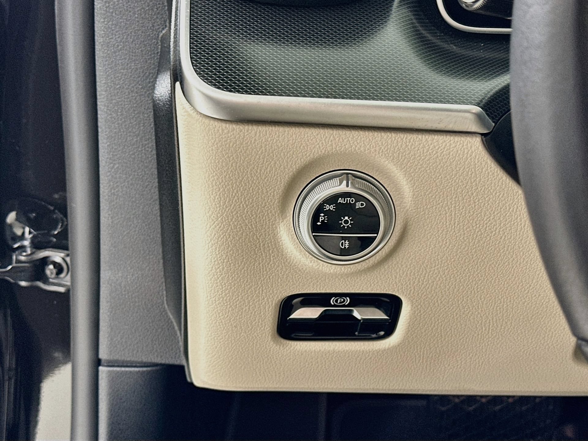 Certified 2025 Mercedes-Benz C 300 Sedan image 11