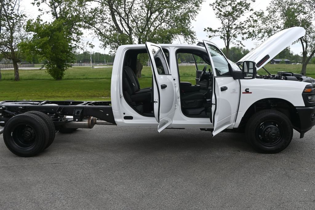 New 2026 RAM 3500 Tradesman AWD/4WD image 43