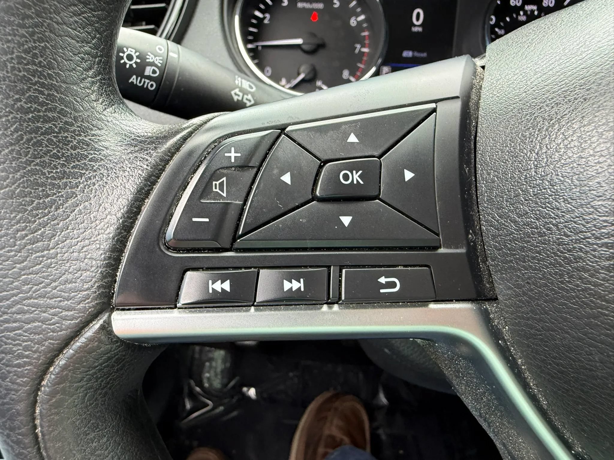 Used 2019 Nissan Rogue S FWD image 12