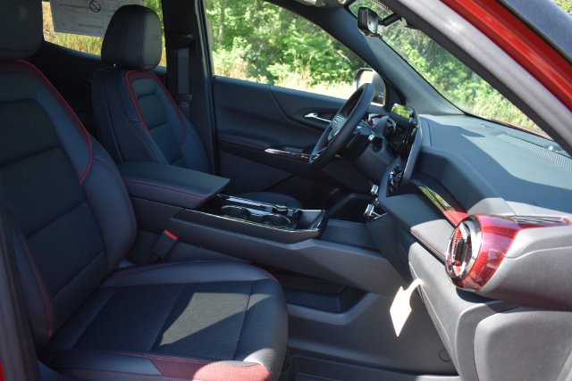 New 2027 Chevrolet Equinox RS w/ Safety and Technology Package FWD image 14