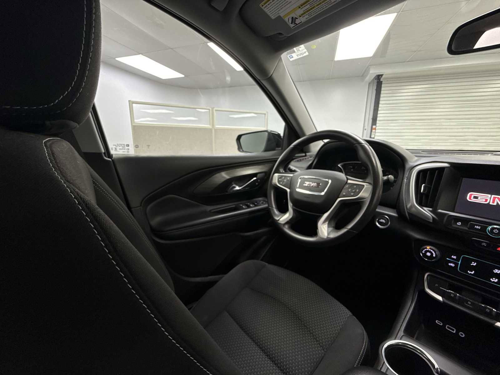 Used 2024 GMC Terrain SLE image 15