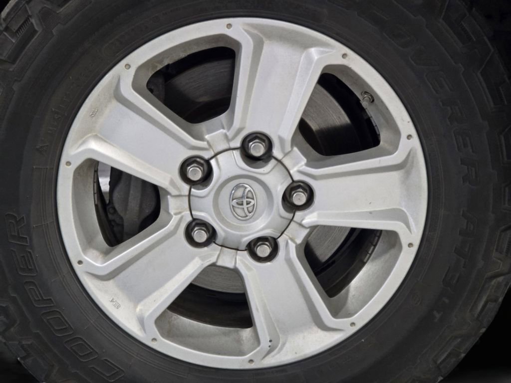 Used 2016 Toyota Tundra SR5 w/ SR5 Upgrade Package image 27