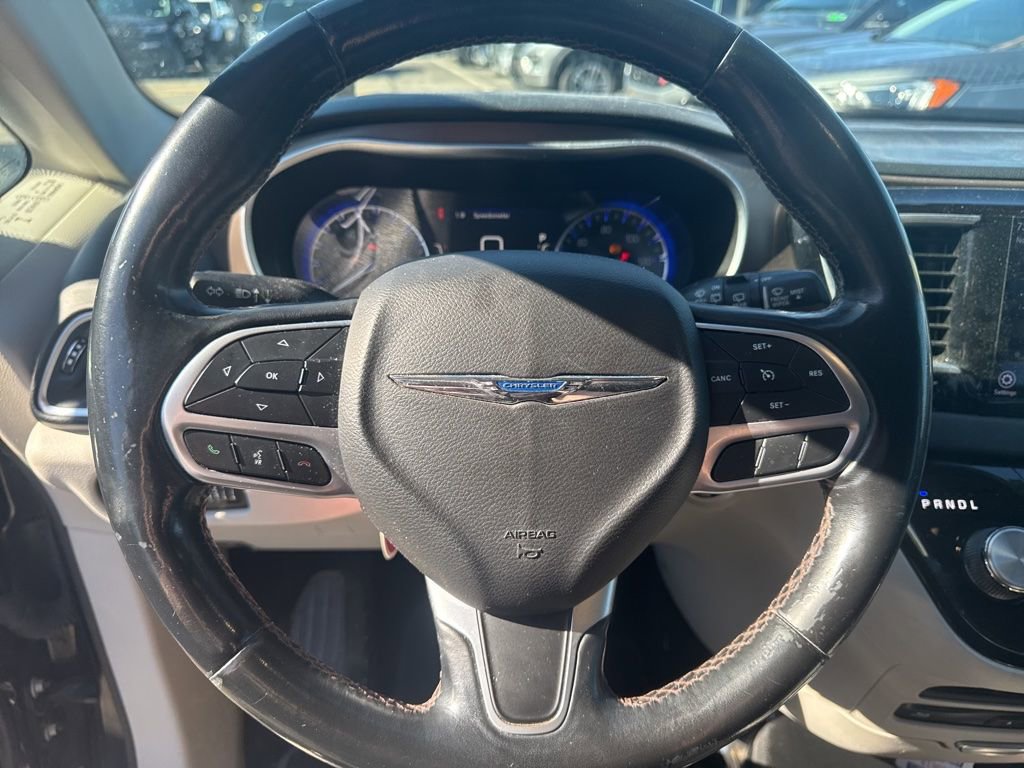 Used 2018 Chrysler Pacifica Touring-L Plus w/ Tire & Wheel Group FWD image 10