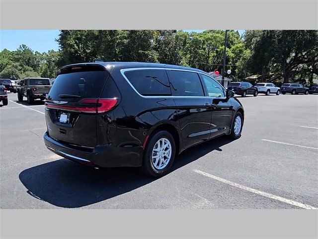 New 2026 Chrysler Pacifica Select image 30