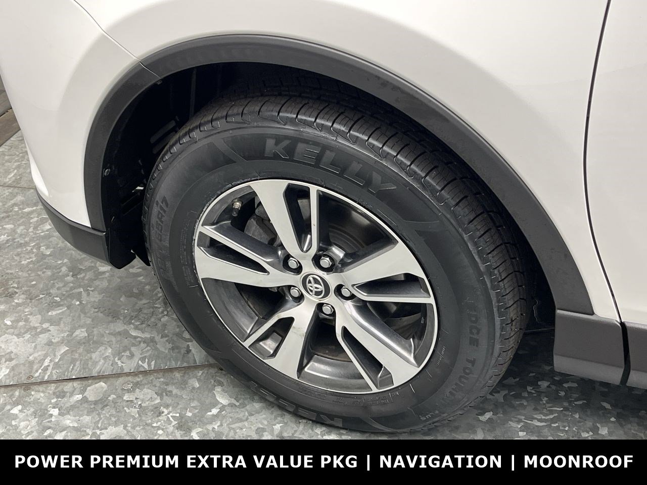 Used 2018 Toyota RAV4 XLE FWD image 28