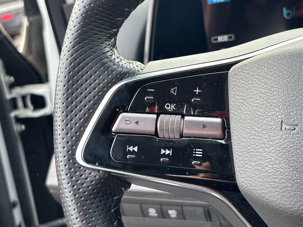 Used 2023 Nissan Ariya FWD image 23