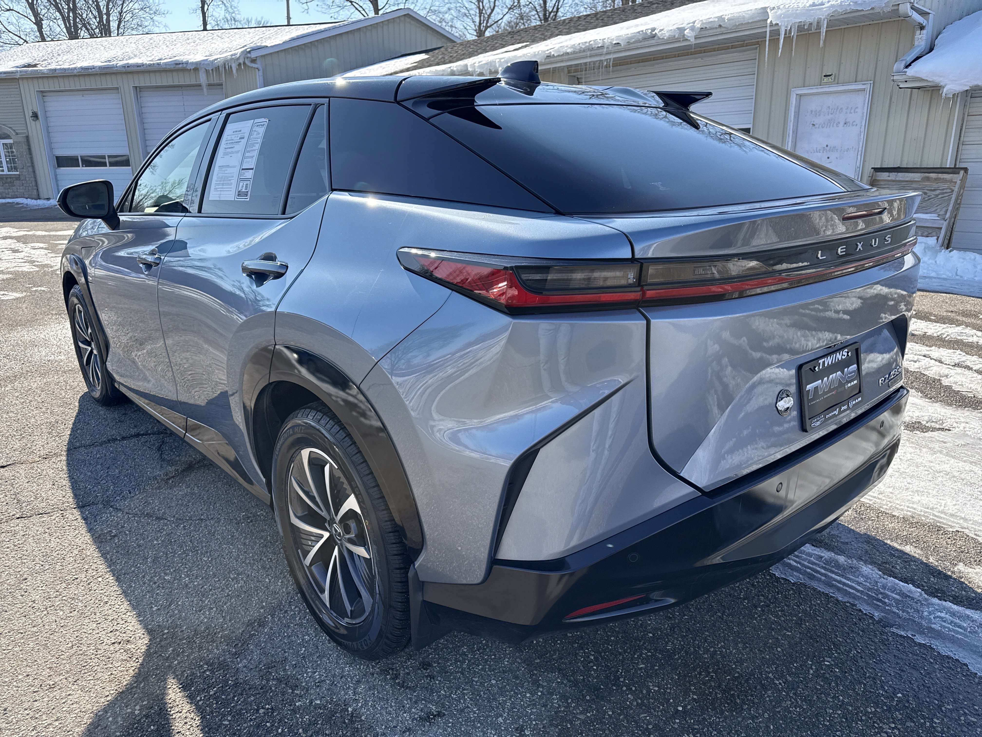 Used 2023 Lexus RZ 450e Premium w/ Accessory Package (2T) image 9