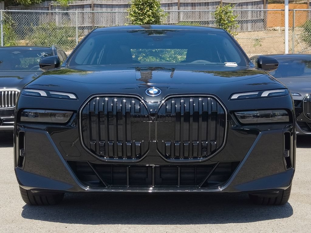 New 2026 BMW 750e xDrive w/ Premium Package AWD/4WD image 2
