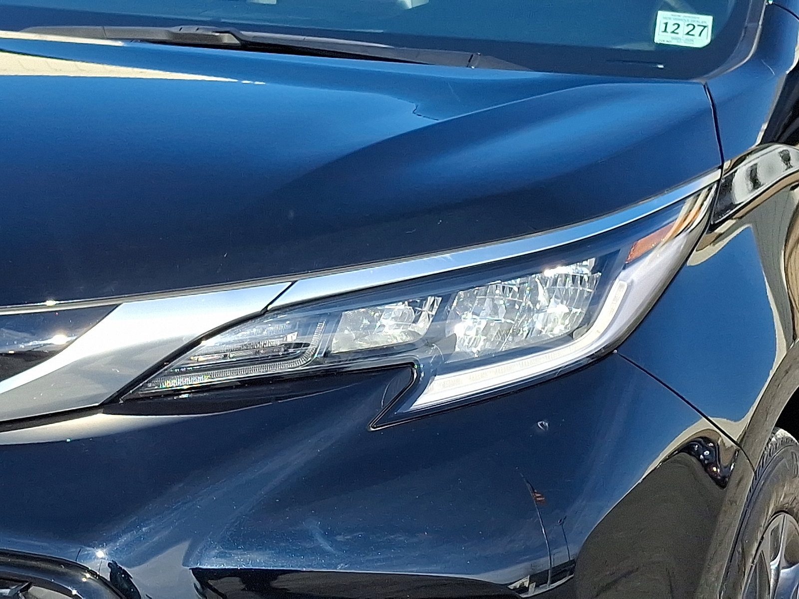 Used 2024 Toyota Sienna XSE w/ XSE Plus Package image 9