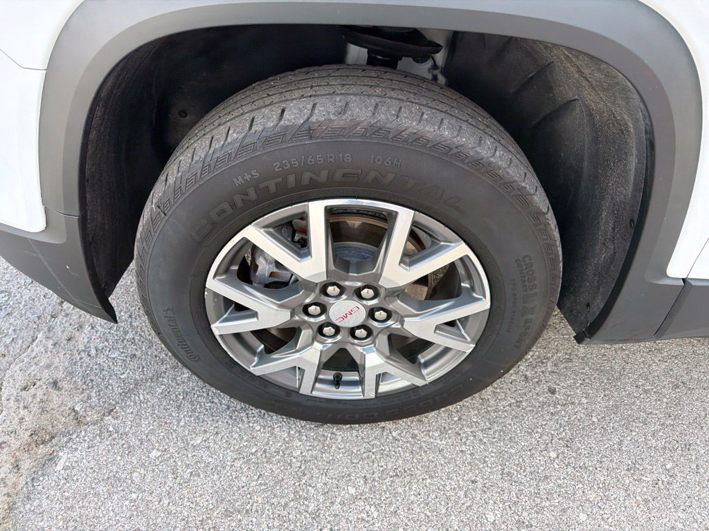 Used 2023 GMC Acadia SLE w/ Driver Convenience Package FWD image 9