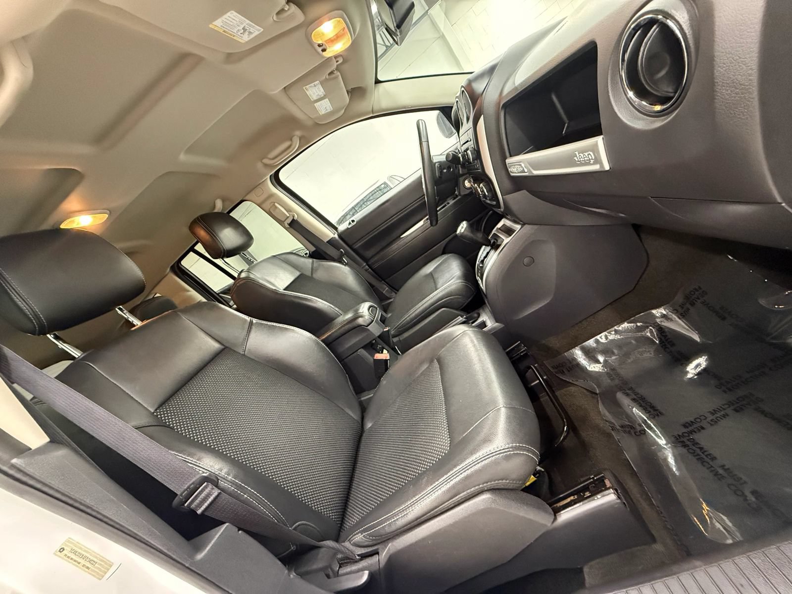 Used 2015 Jeep Compass Latitude AWD/4WD image 24