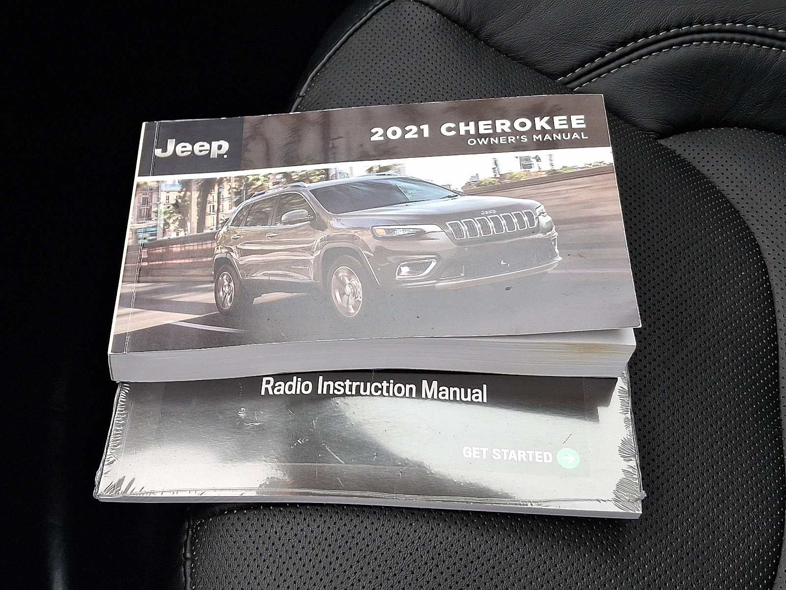 Certified 2021 Jeep Cherokee Latitude Lux w/ Sun & Sound Group image 28