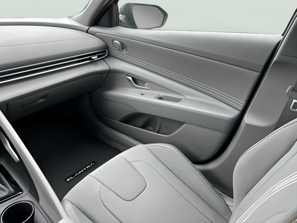 Used 2025 Hyundai Elantra Sport image 22