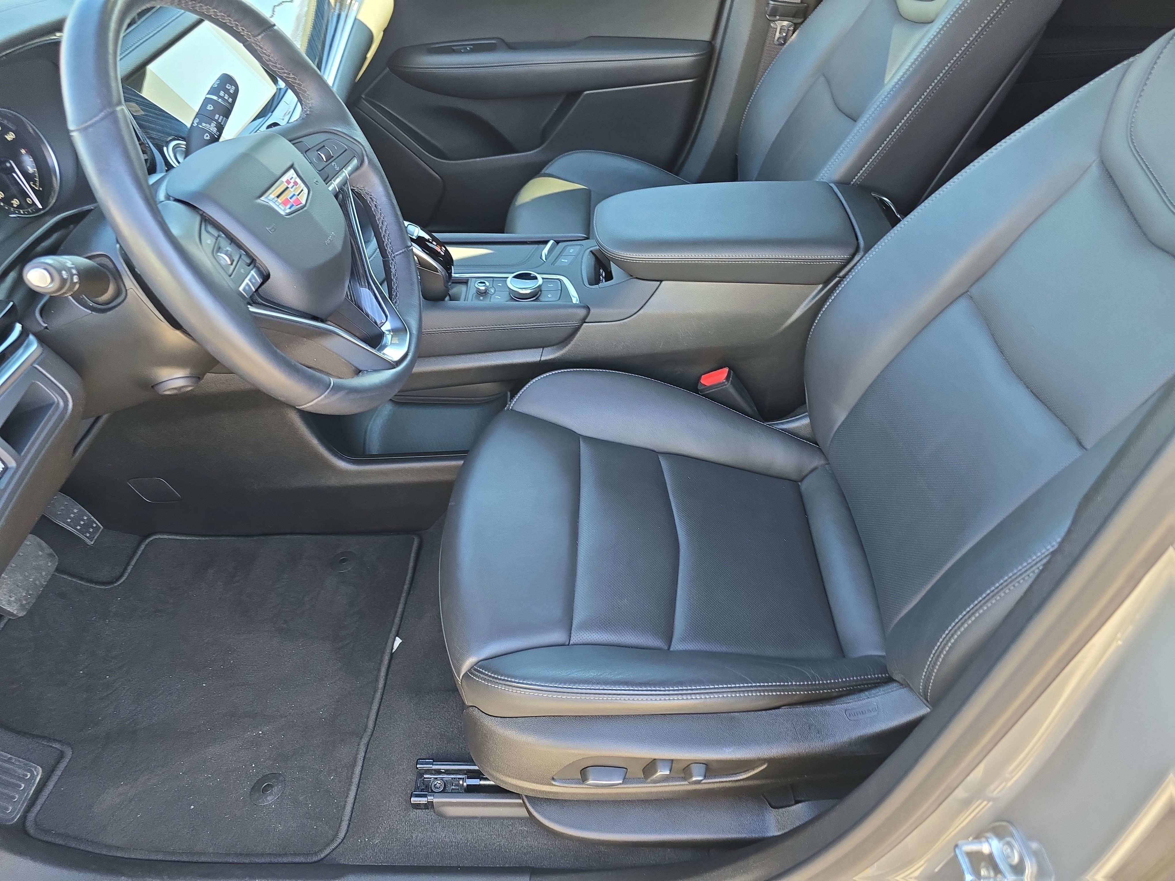 Used 2025 Cadillac XT6 Premium Luxury image 22