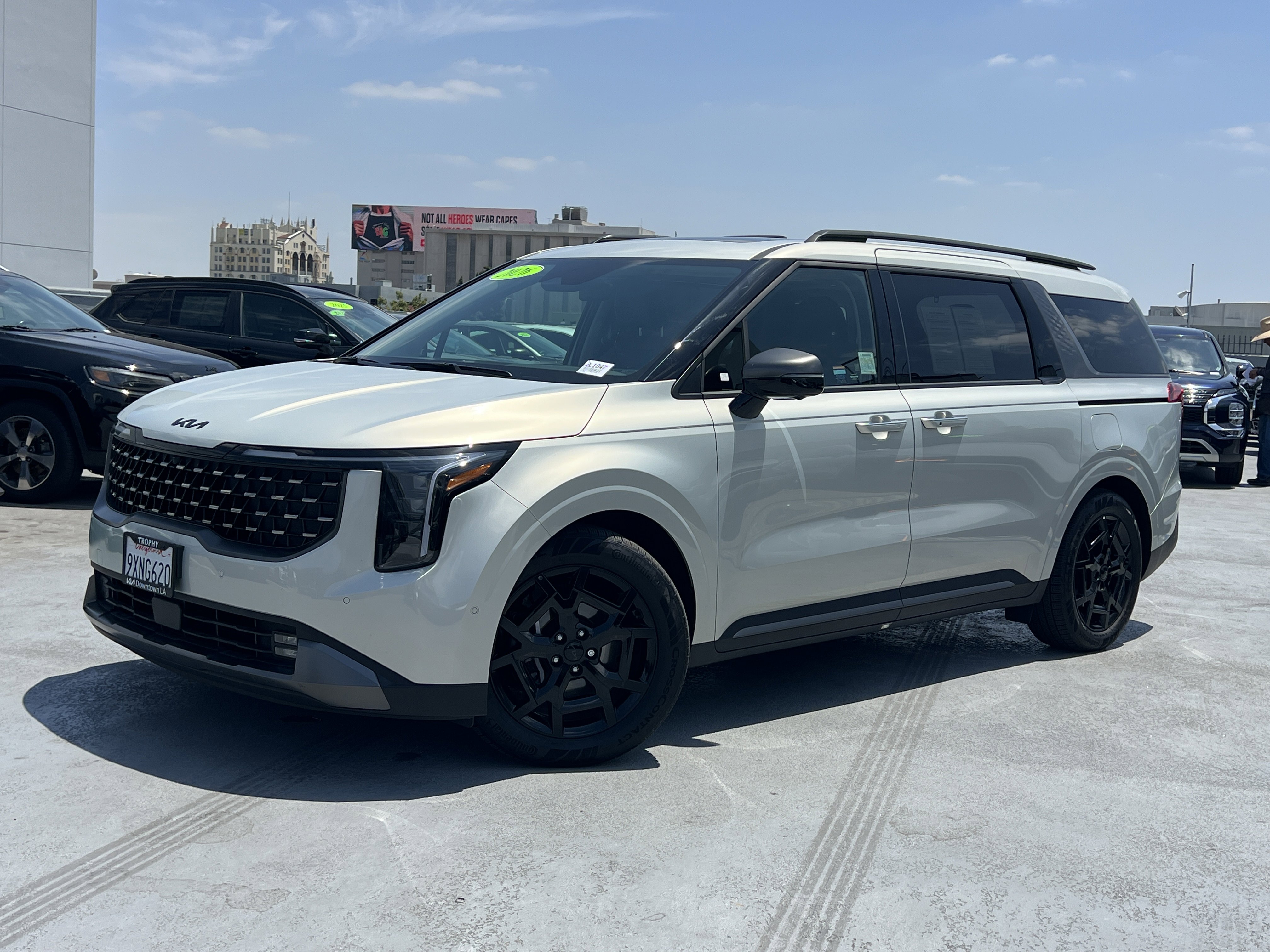 Certified 2026 Kia Carnival SX w/ SX Dark Edition Package FWD image 2