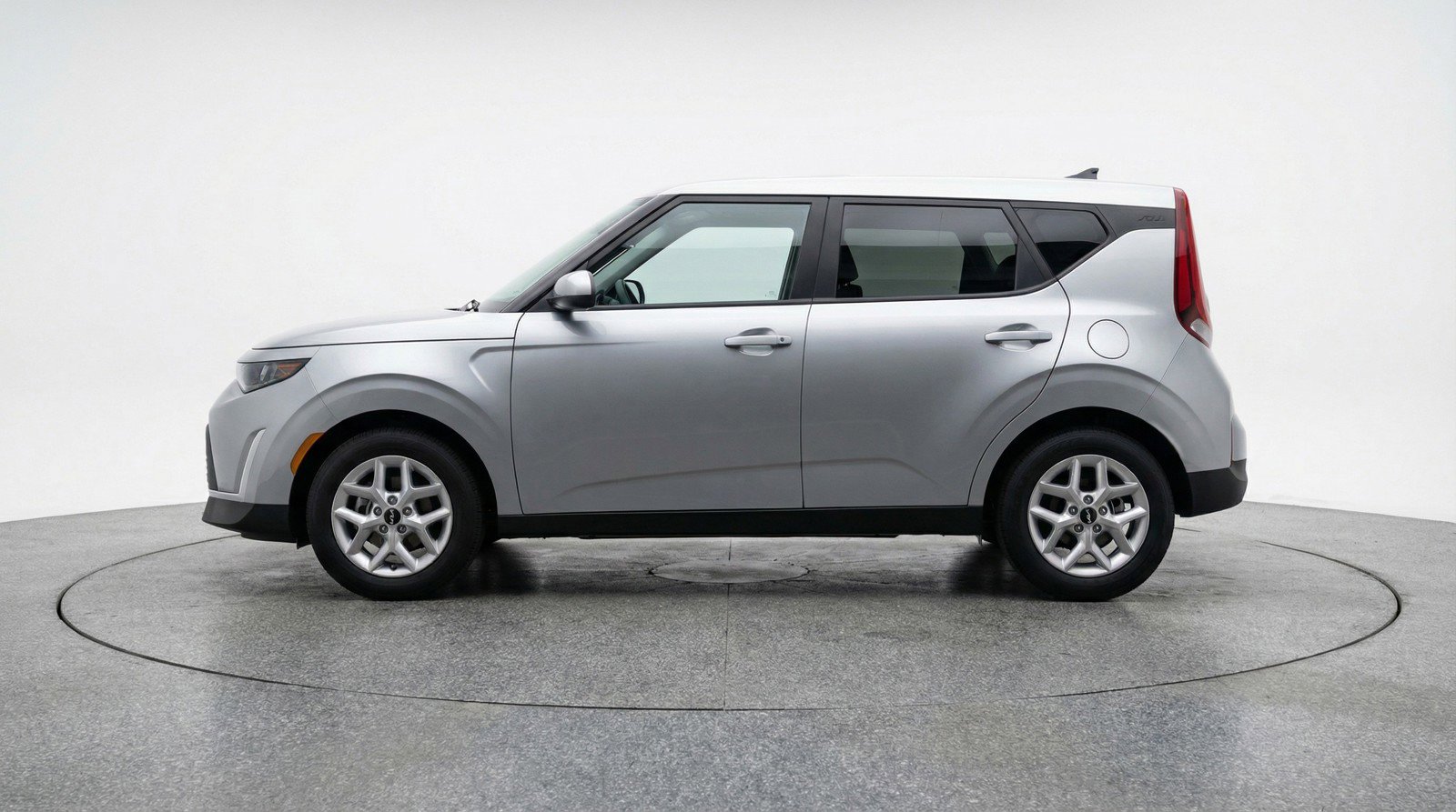 Used 2025 Kia Soul LX w/ LX Technology Package FWD image 5