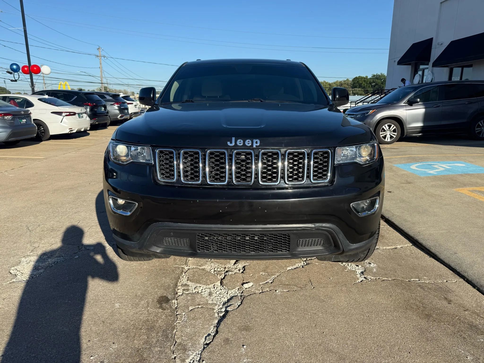 Used 2021 Jeep Grand Cherokee Laredo image 4