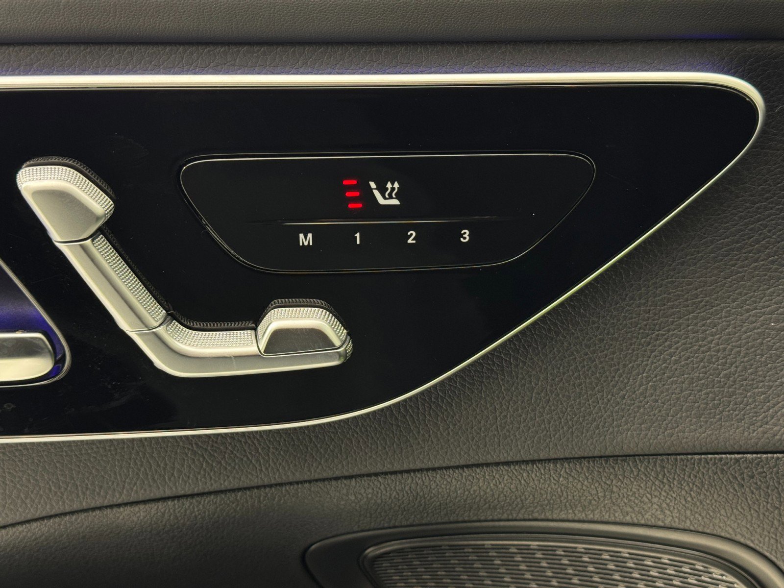 Used 2022 Mercedes-Benz C 300 Sedan w/ AMG Line w/ Night Package image 17