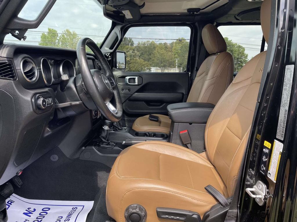 Used 2022 Jeep Wrangler Unlimited Sahara w/ Cold Weather Group AWD/4WD image 16