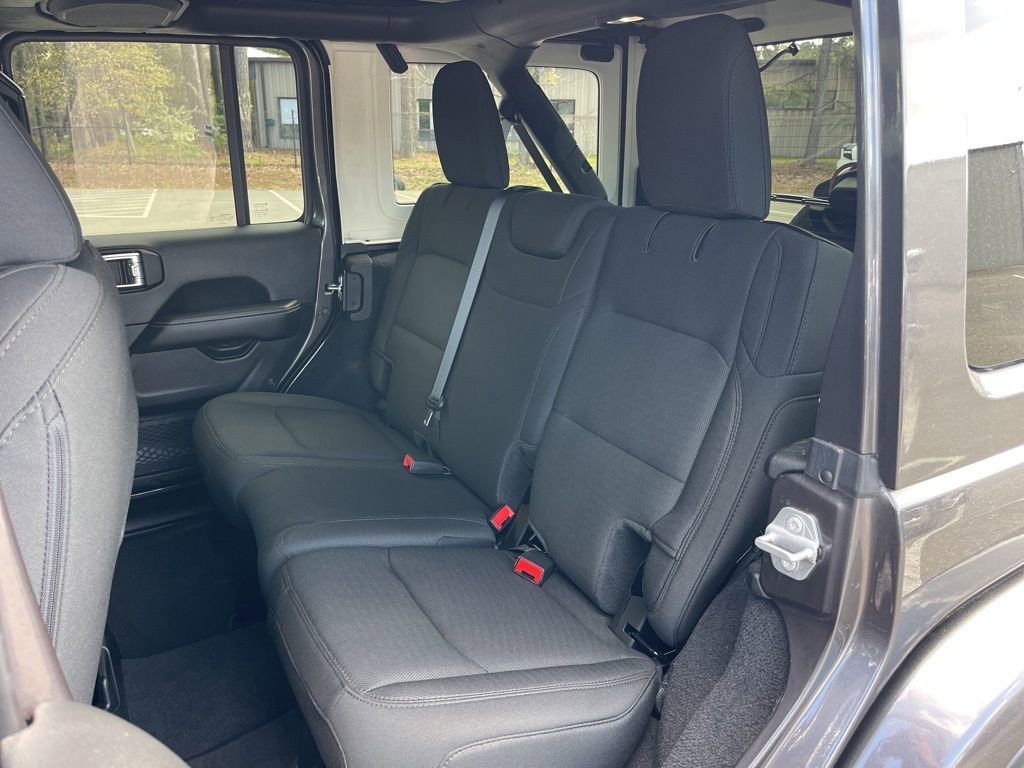 Used 2021 Jeep Wrangler Unlimited Sahara image 21